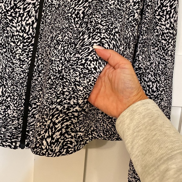 Lululemon InStill Jacket - Picture 7 of 7